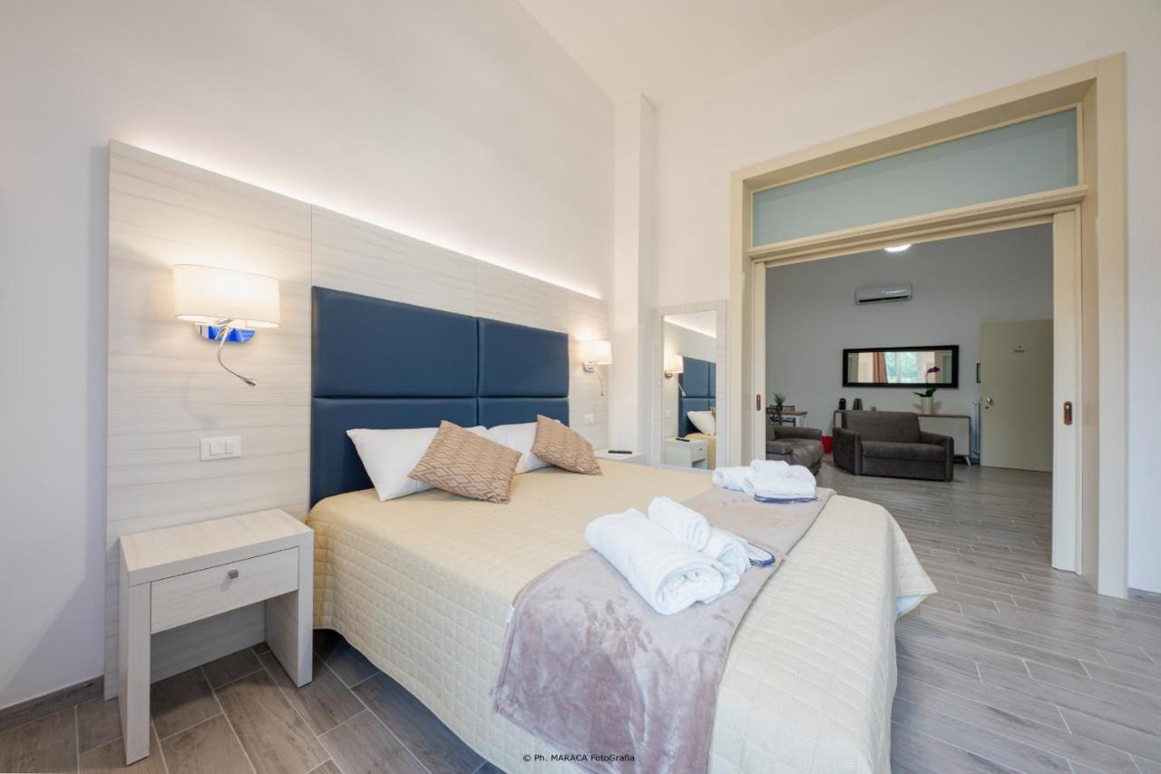 B&B Gianmarti Suite Lecce Bagian luar foto