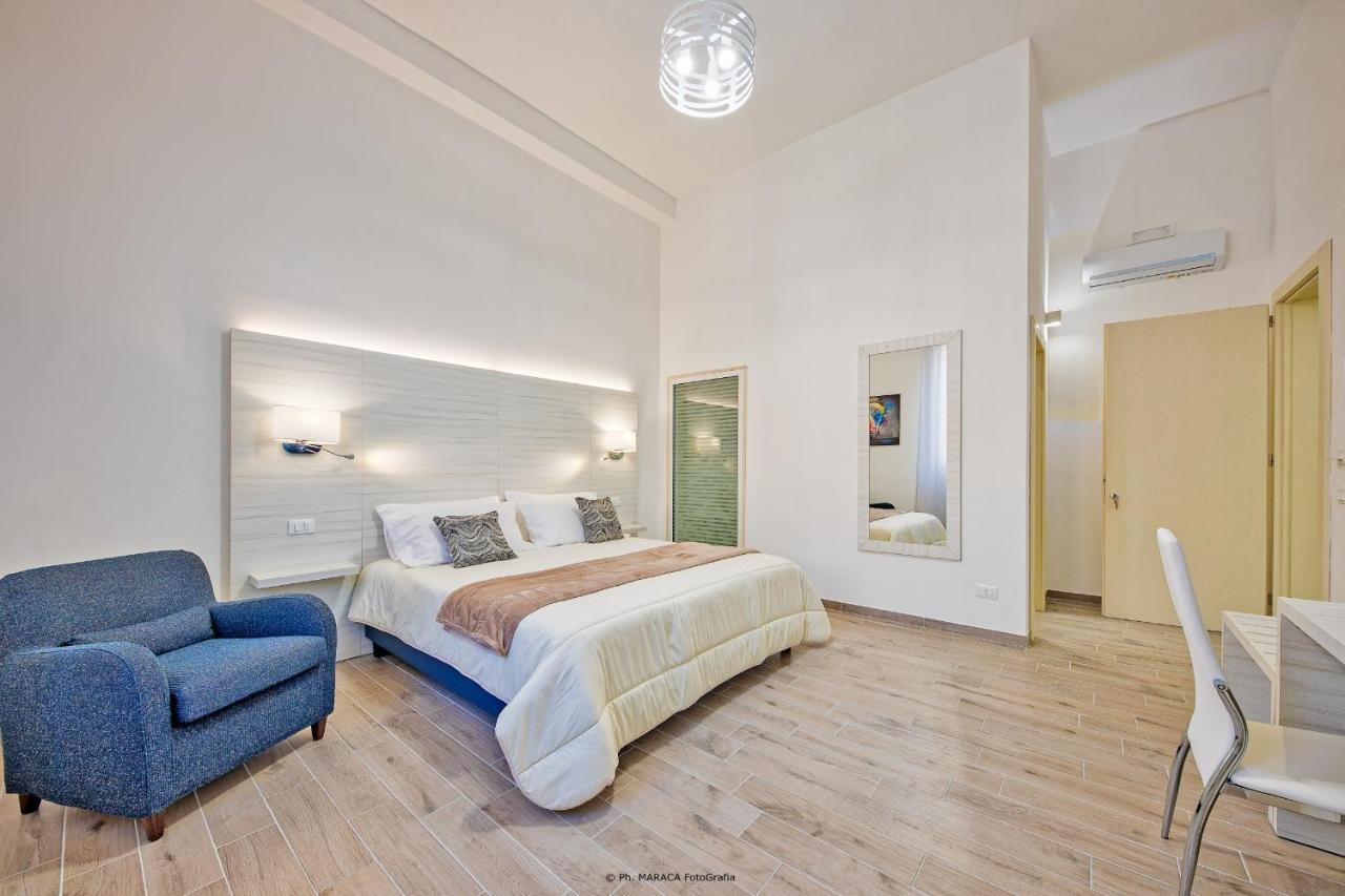 B&B Gianmarti Suite Lecce Bagian luar foto