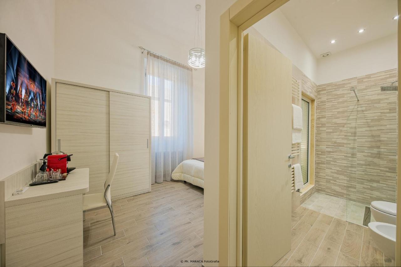 B&B Gianmarti Suite Lecce Bagian luar foto