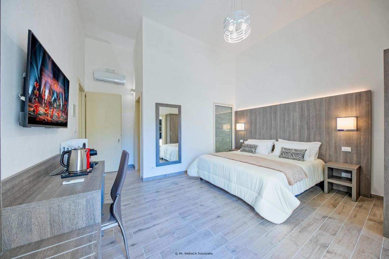 B&B Gianmarti Suite Lecce Bagian luar foto